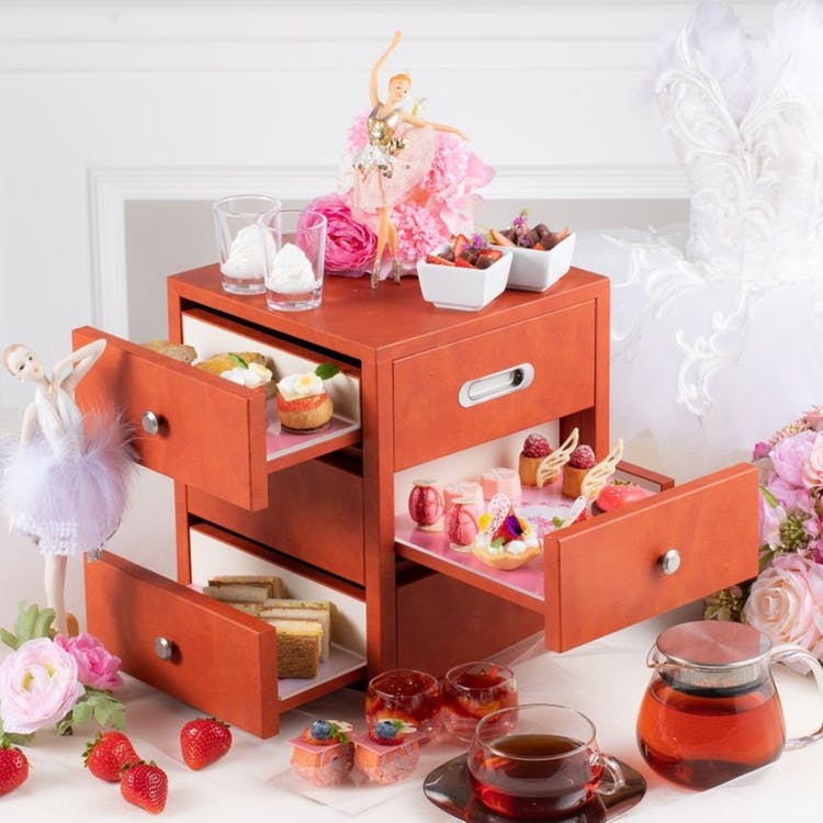 ヒルトン大阪 ダンスwith バレリーナ ストロベリーアフタヌーンティーセット の予約 割引情報