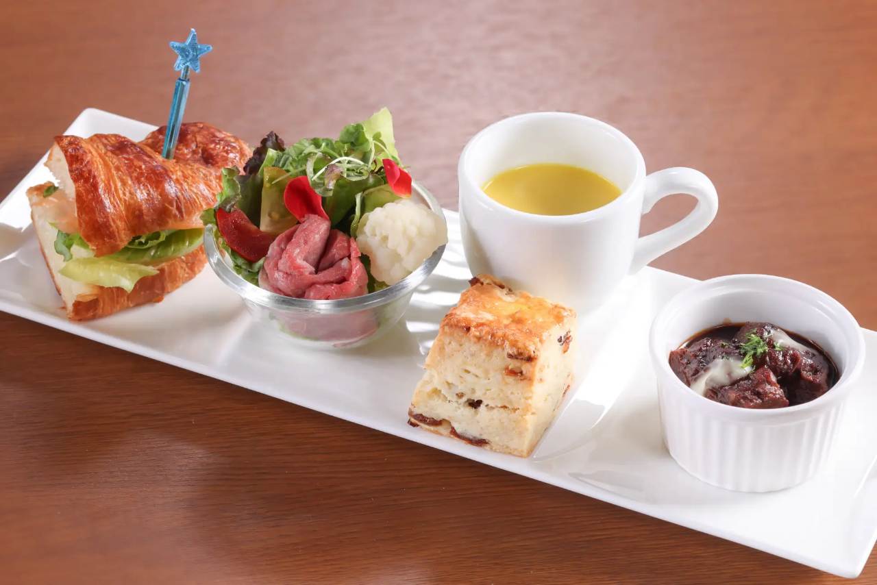 シェラトン都ホテル大阪,40th Anniversary MIYAKO HOTEL OSAKA Afternoon Tea ～L’ histoire du gâteau～