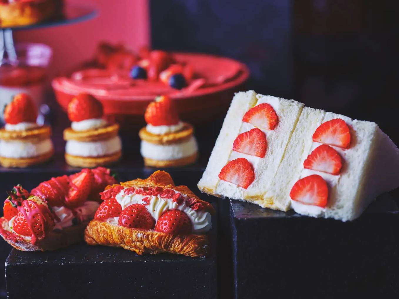 コンラッド大阪,The Elegant Red (ジ・エレガント レッド）　ストロベリースイーツビュッフェ