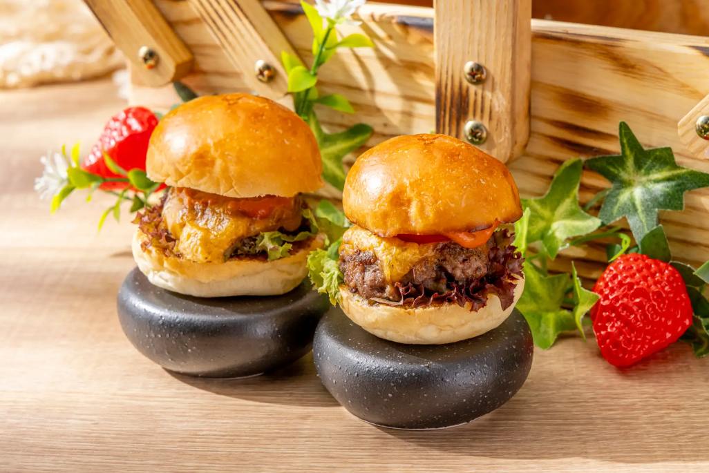 ヒルトン東京,メトロポリタングリル,ミートアフタヌーンティーwithストロベリースイーツビュッフェ2026