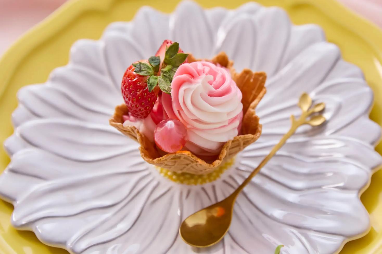 京王プラザホテル,五感で楽しむいちごのガーデンパーティ×ストロベリースイーツブッフェ